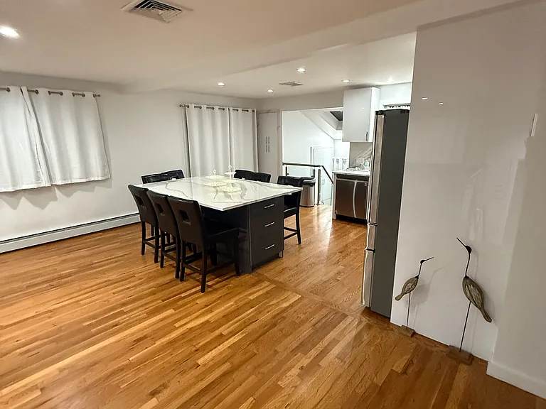 2470 Cove Ct — Photo 6
