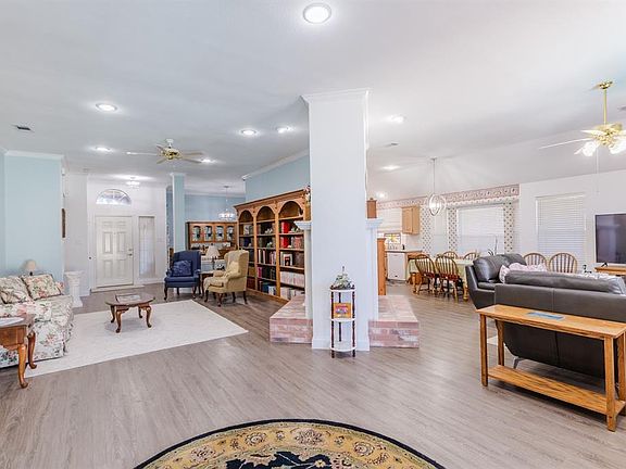 3rd image of 1106 Wildflower Ln