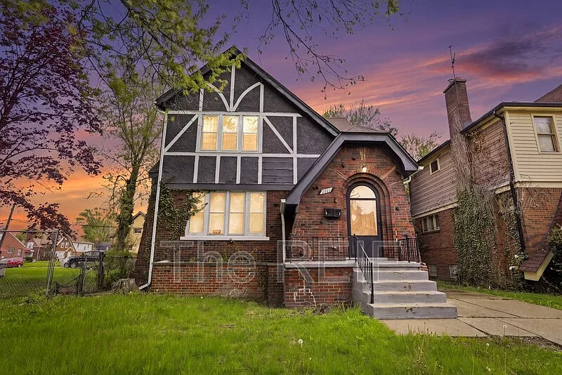 2 bed, 1.0 bath, $1,100 — Photo 2
