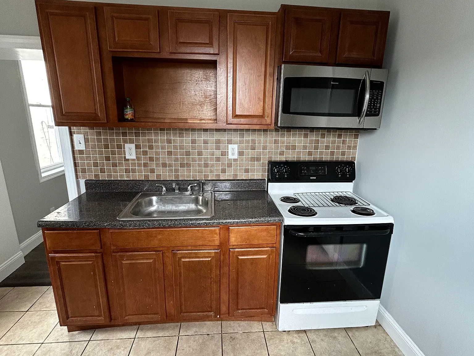 3 bed, 2240 sqft, $1,600 — Photo 3