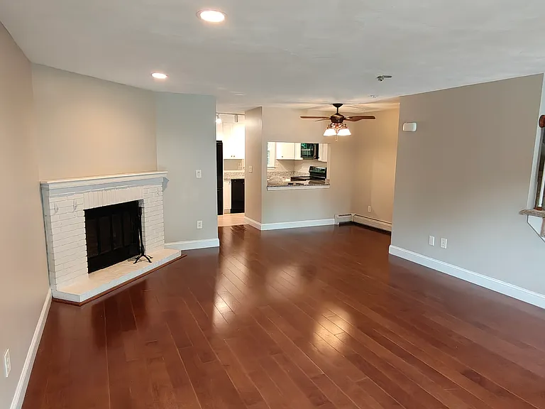 22 Stillwater Dr — Photo 2