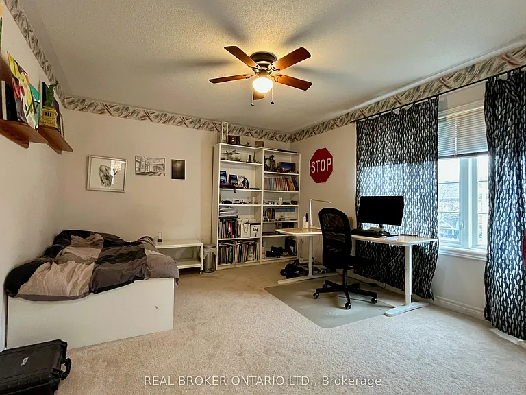 59 Palisade Cres — Photo 10