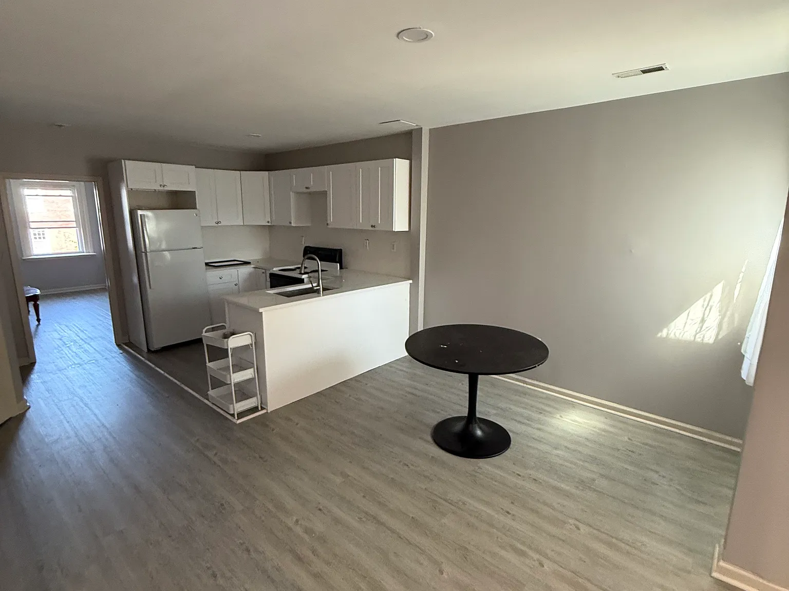 2 bed, 975 sqft, $1,500 — Photo 1