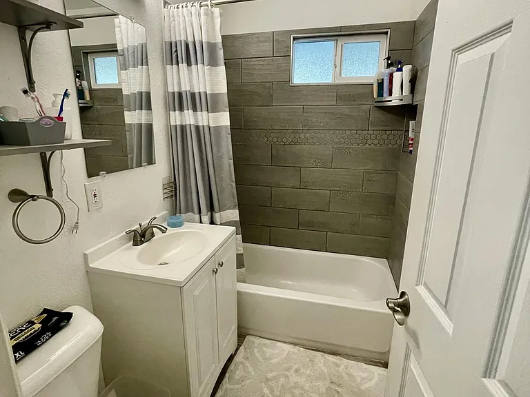 1100 N Brown Ave — Photo 30
