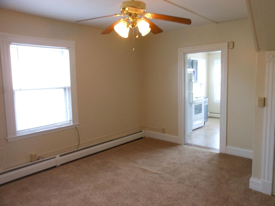 423 Main St Cromwell, CT Zillow Apartments for Rent in Cromwell