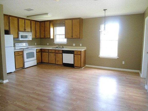 5th image of 411 E Lovett St