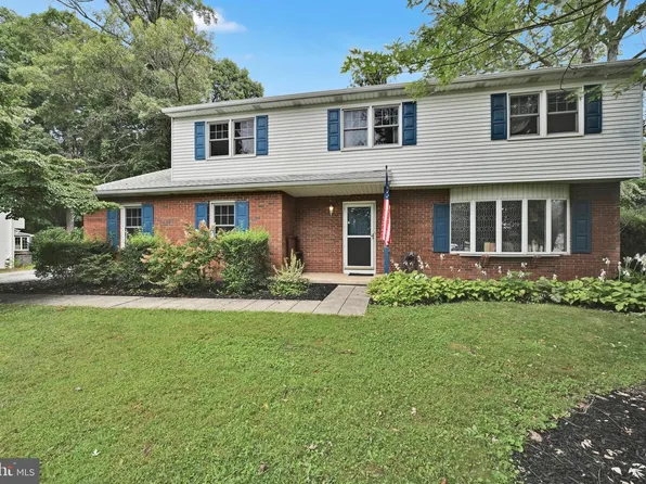 572 School Rd, Jacobus, PA 17407