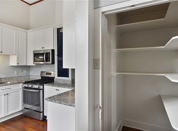 5th image of 419 Pelican Ave