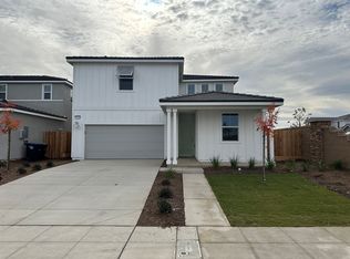1094 W Pioneer Dr, Madera, CA