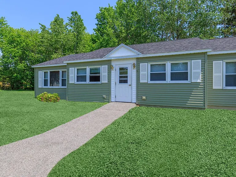 Edgelawn Duplexes — Photo 3