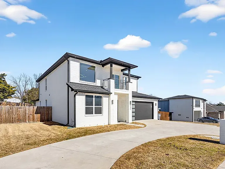 531 W Laureland Rd — Photo 5