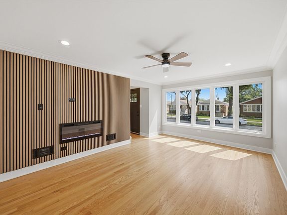 2nd image of 5750 S Oak Park Ave