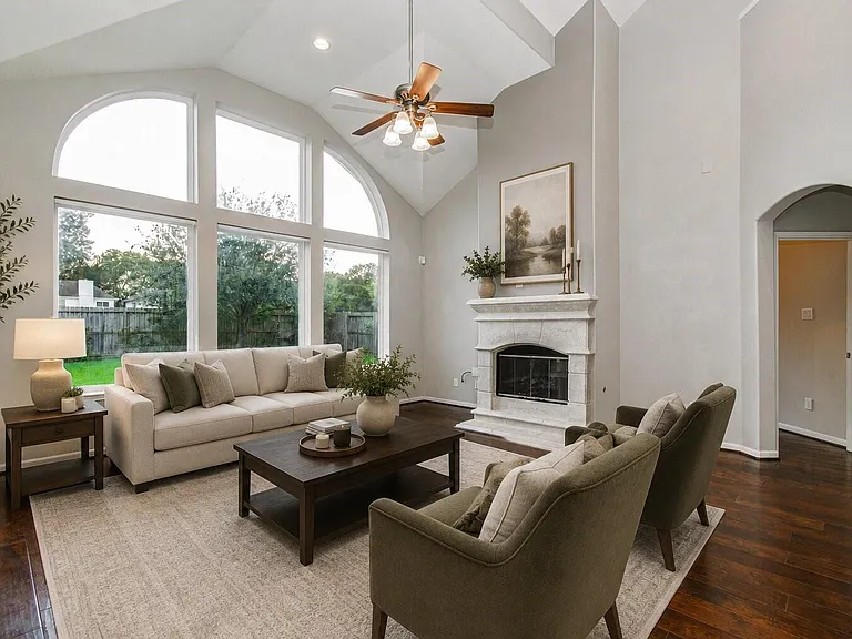 302 Trillium Dr — Photo 6