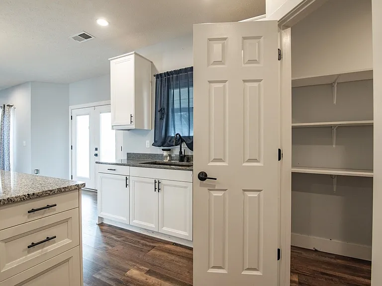 109 Gaston Cir — Photo 35