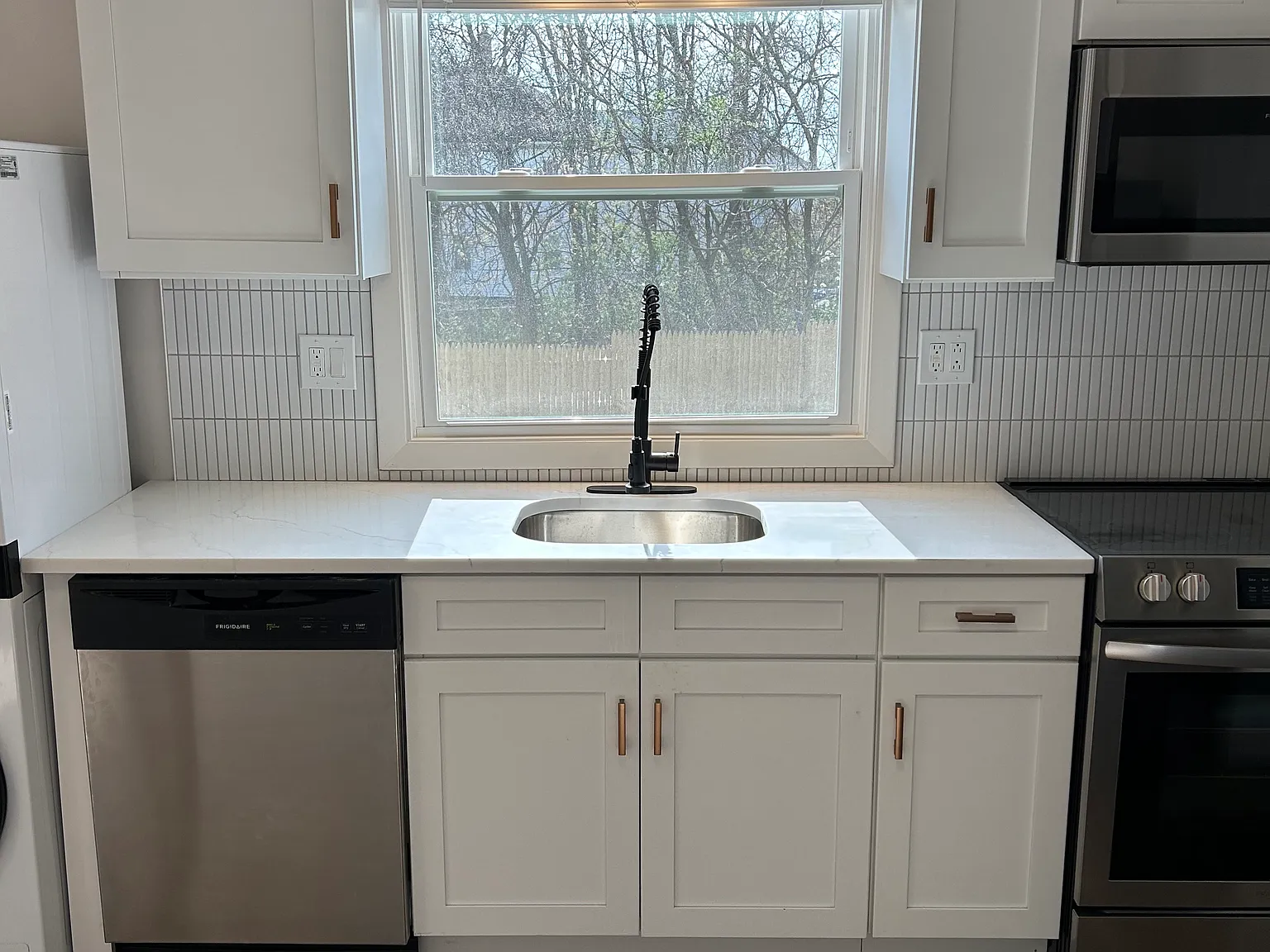 2 bed, 950 sqft, $1,700 — Photo 2