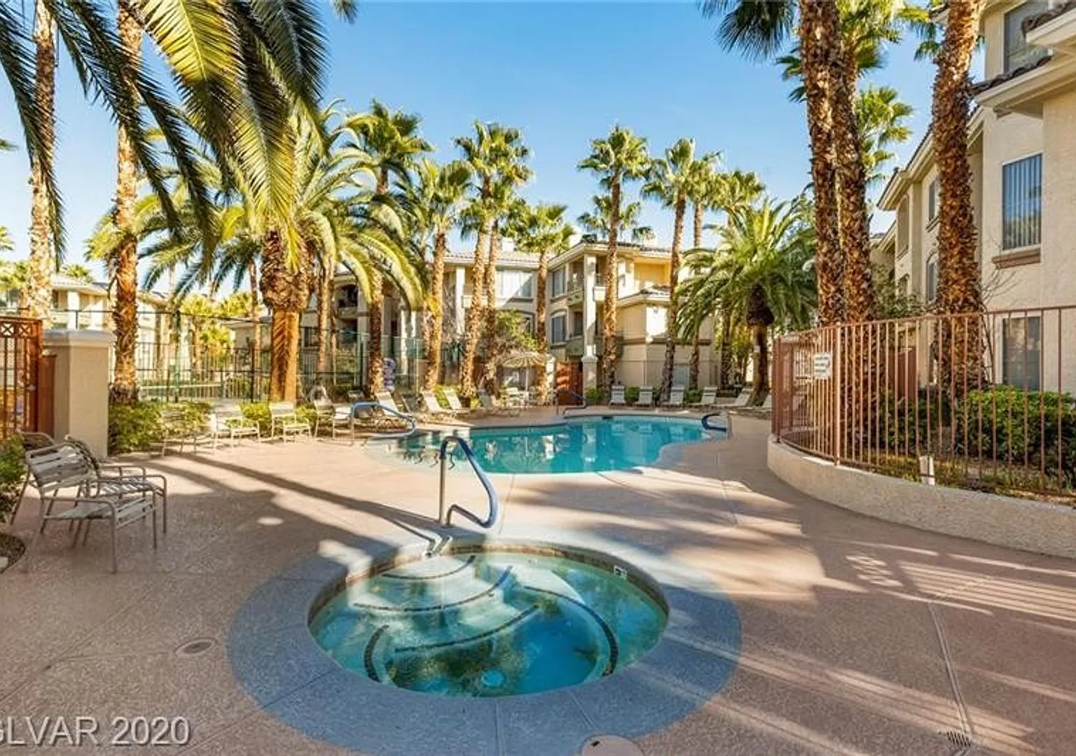 Spacious 3-Bedroom Condo in Guard-Gated Community with Garage — Photo 3