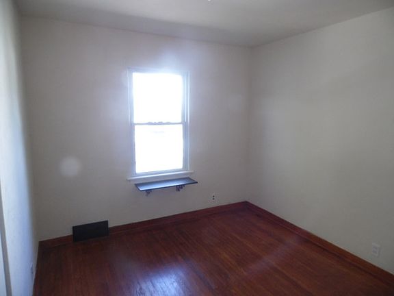 3rd image of 904 W Norley Ave