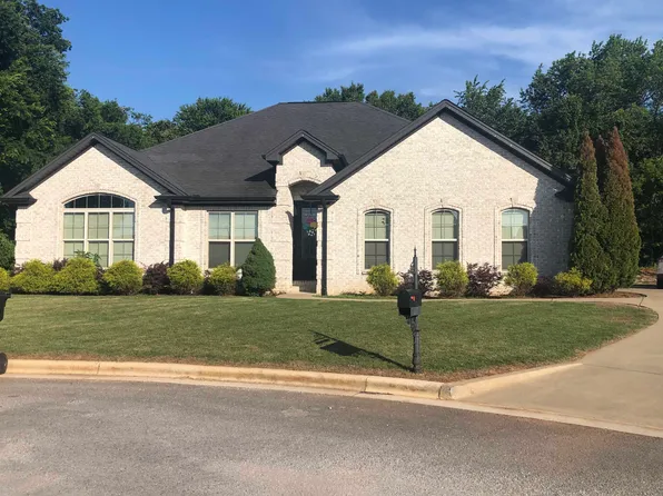 110 Kamarie Ln, Muscle Shoals, AL 35661