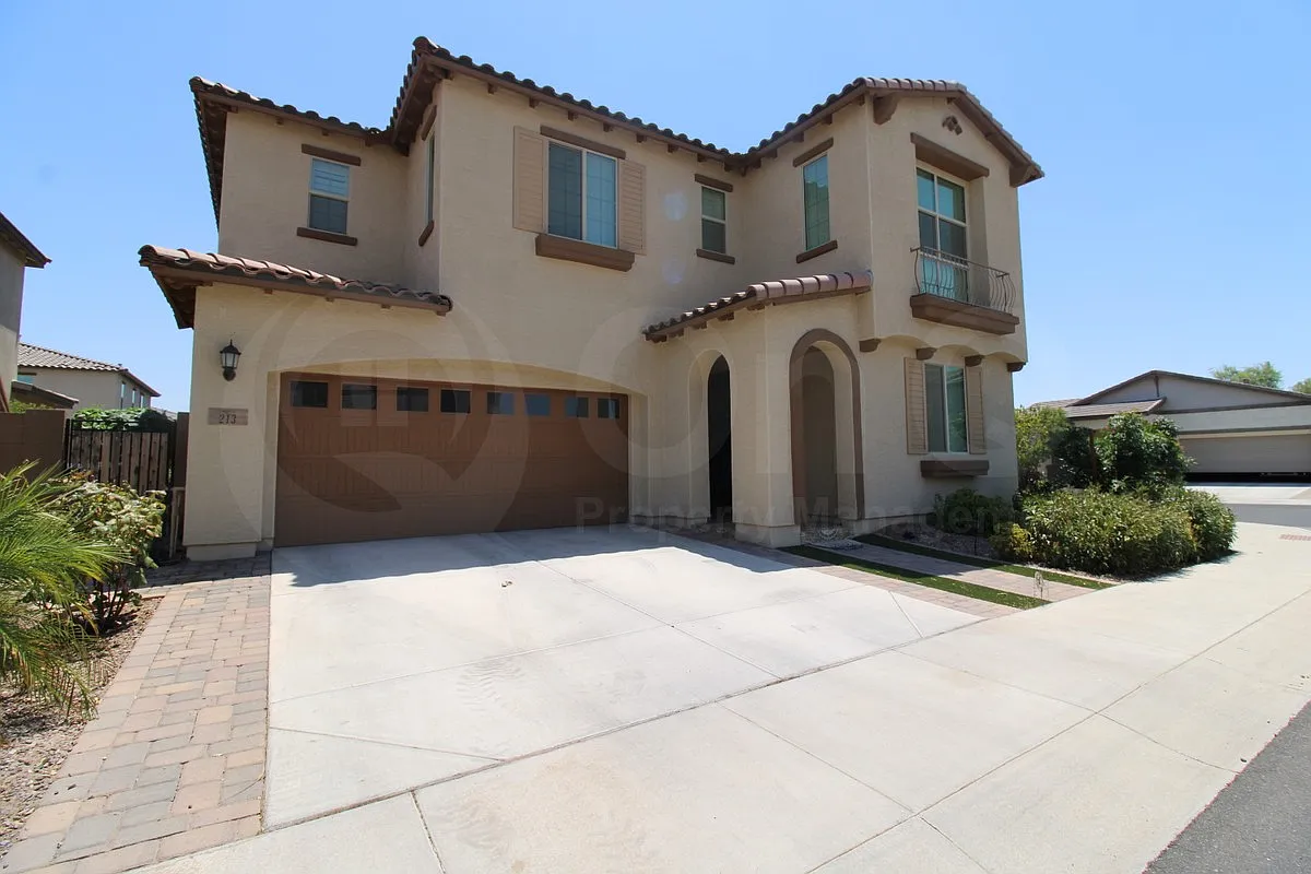 5 bed, 4.5 bath, 3252 sqft, $3,399 — Photo 1