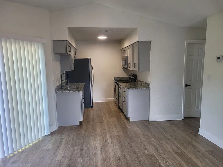 1236 Dovehill Dr — Photo 24