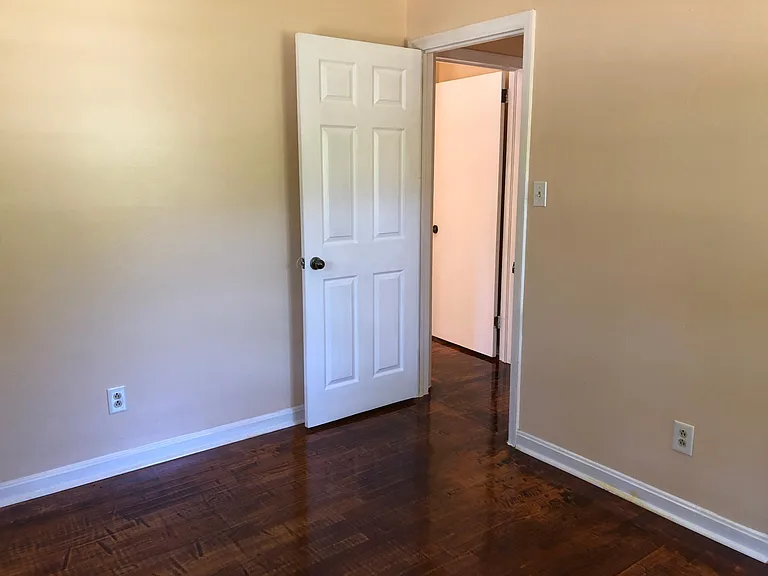 1846 Colony Dr — Photo 7