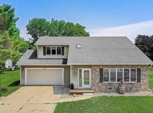508 Raymond Rd, Waunakee, WI 53597