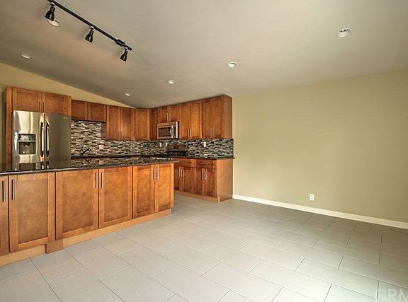 5th image of 2221 W Midwood Ln