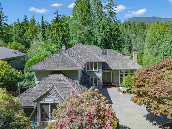 4941 Water Ln, West Vancouver, BC V7W 1K4