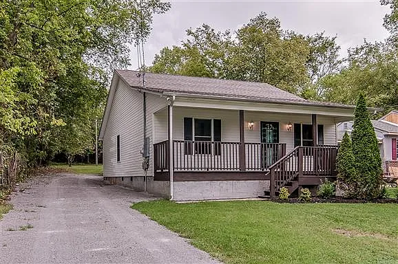 3 bed, 1200 sqft, $2,500 — Photo 3