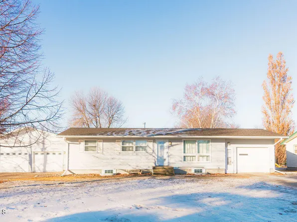 515 McKenzie Ave, Carrington, ND 58421
