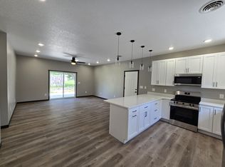 309 9th Ave NE, Independence, IA 50644