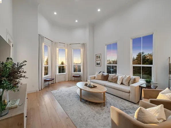 6194 Mazuela Dr, Oakland, CA 94611