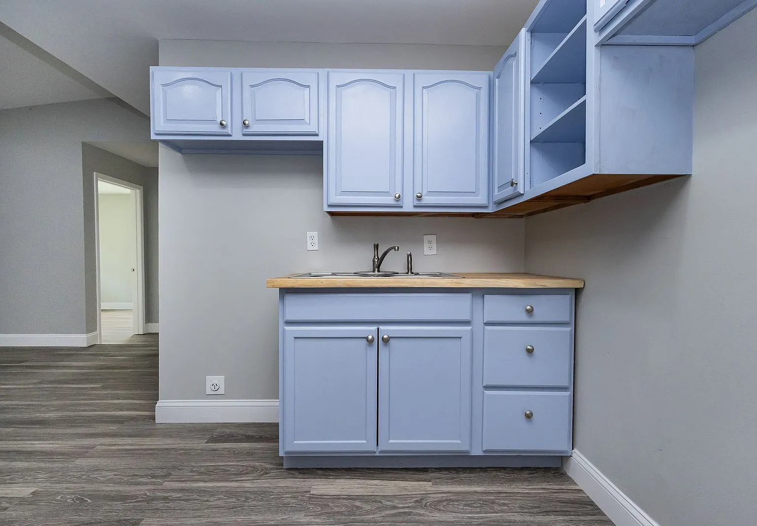 2 bed, 1.0 bath, 700 sqft, $1,075 — Photo 2