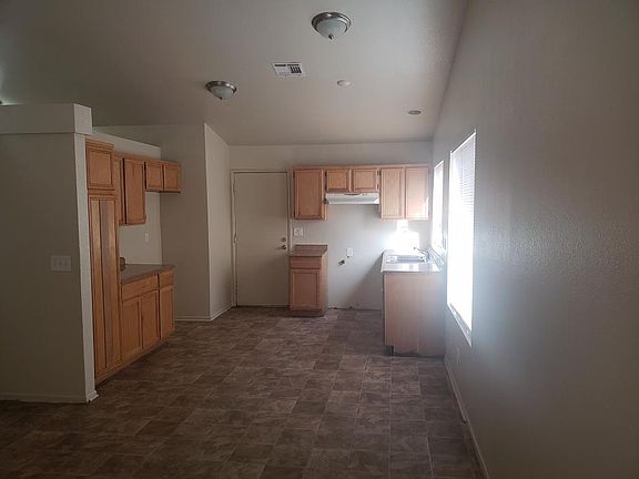 3rd image of 11711 Oxford St