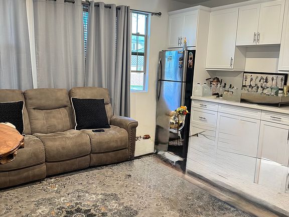 3rd image of 2301 E Lincoln Ave #1