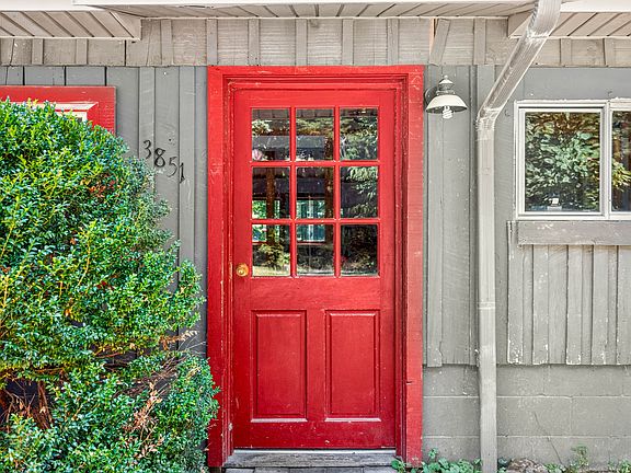 5th image of 3851 Plum Creek Rd