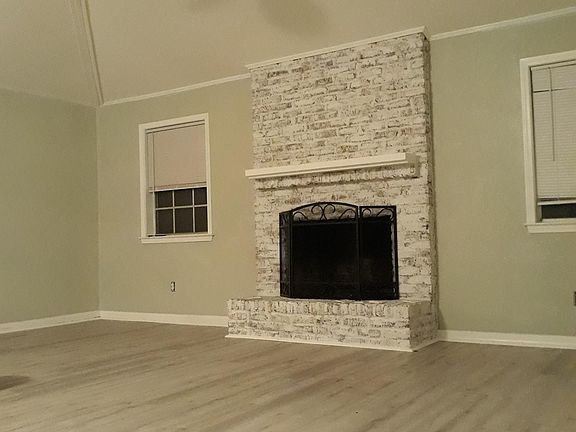 3rd image of 115 Sandlewood Cir N
