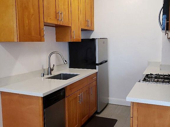 2nd image of 915 Franklin St APT 105