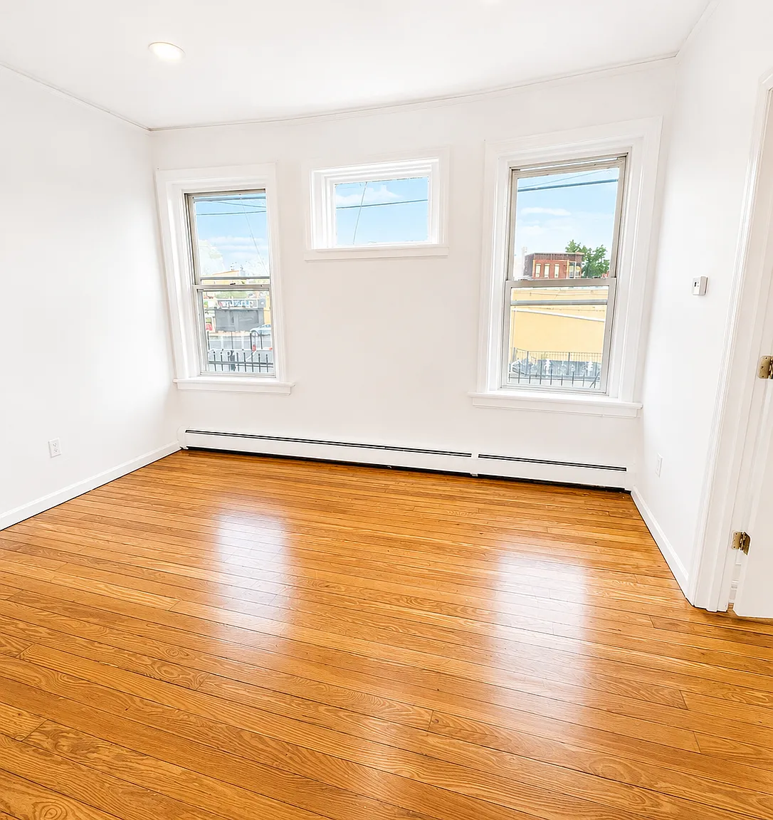 4 bed, 1.5 bath, 1100 sqft, $2,375 — Photo 4