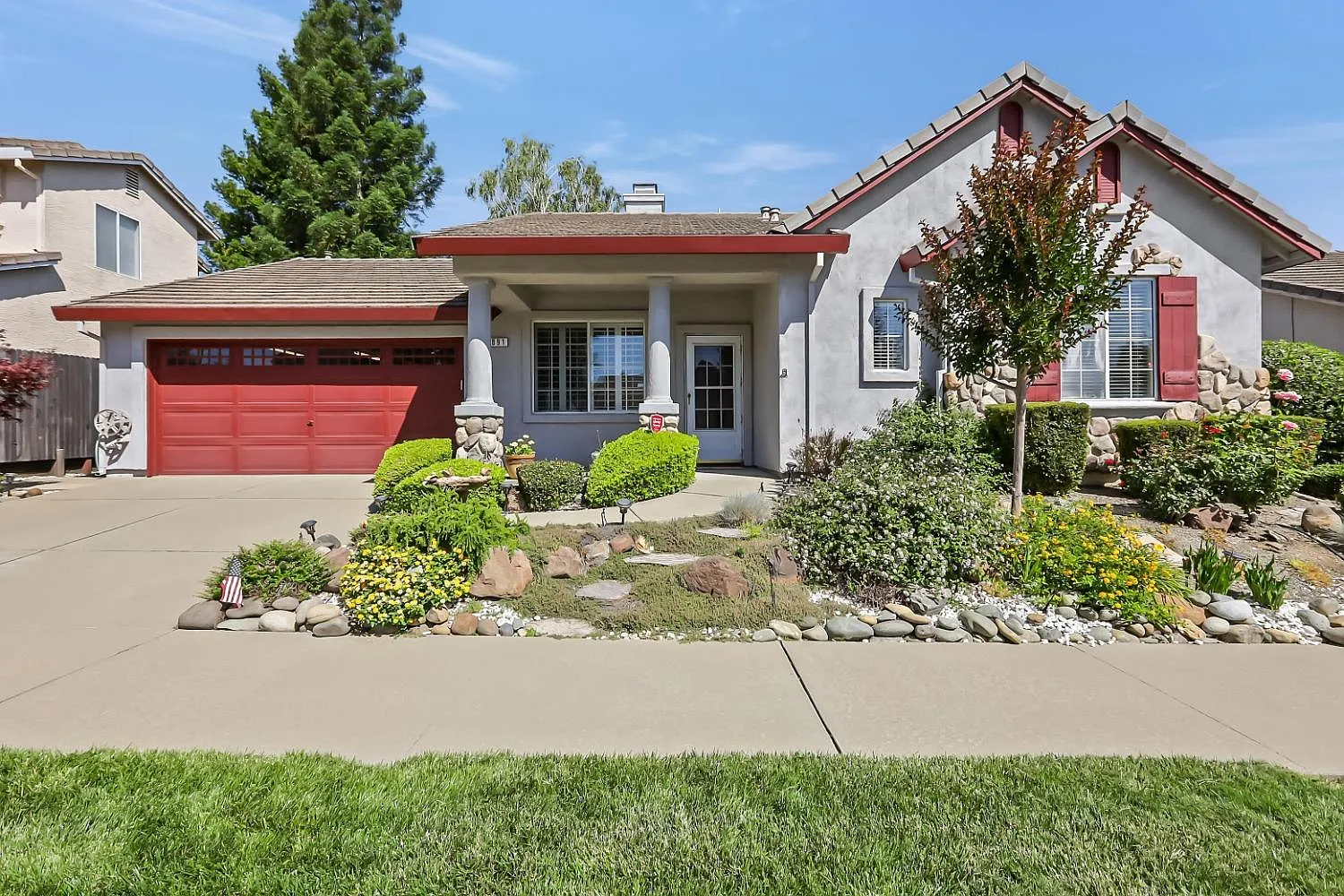 891 Fifteen Mile Dr photo 1