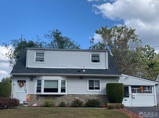 2 Juniper Ln, Parlin, NJ 08859