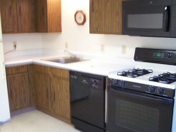 3rd image of 10798 Forest St APT 7