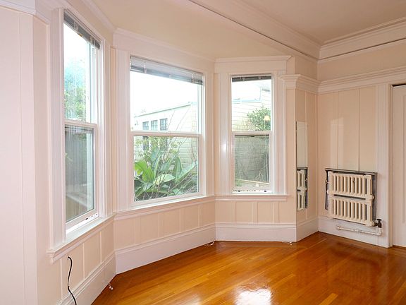 4th image of 2614 Gough St #2