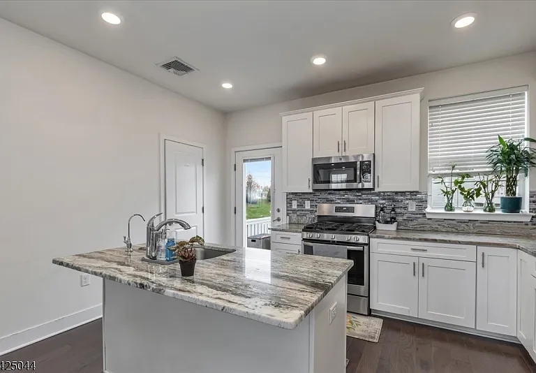 309 Saratoga Ct — Photo 11