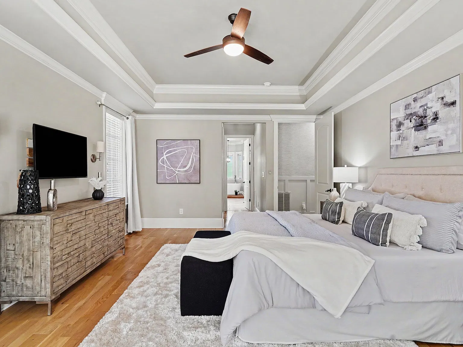 5 bed, 4347 sqft, $4,300 — Photo 2
