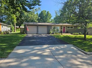 5317 W 76th St, Prairie Village, KS 66208