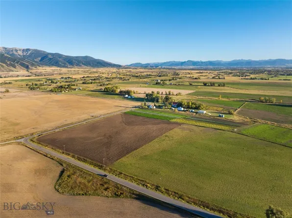 2 Penwell Bridge Rd, Belgrade, MT 59714