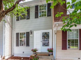 11 Mercer Ct, Sterling, VA 20165