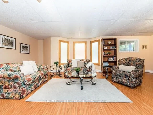 Building Photo - 22 Daines Dr #BASEMENT