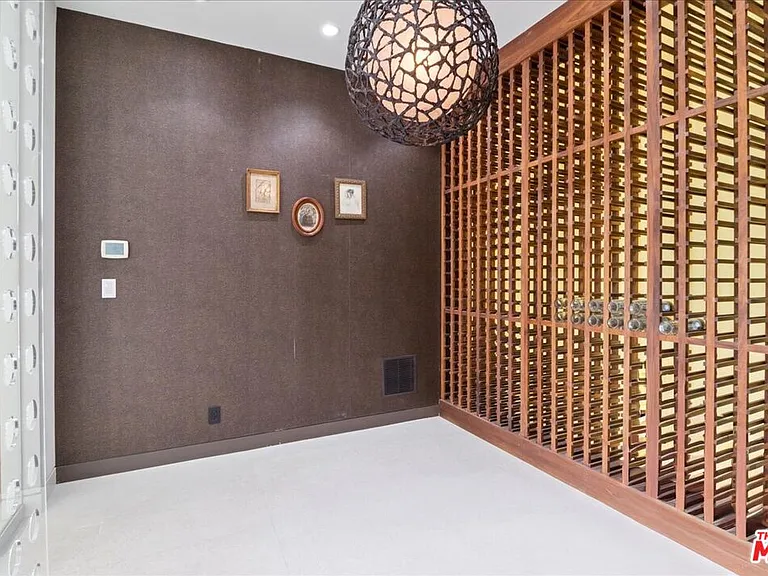 1232 Sunset Plaza Dr — Photo 20